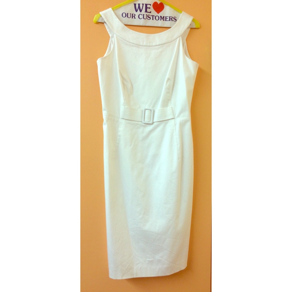 BeautifuL cLassic Calvin Klein white dress size-4